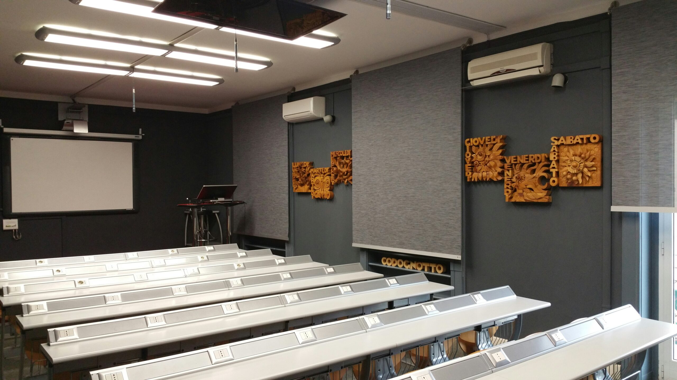 accademia-nazionale-di-medicina-JTTyYQARKyQ-unsplash